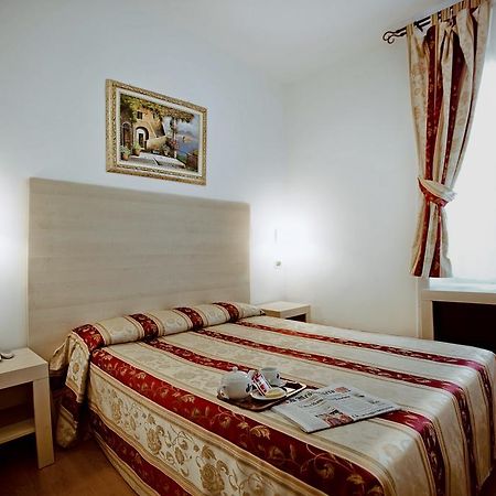 Hotel Saturnia Рим Номер фото
