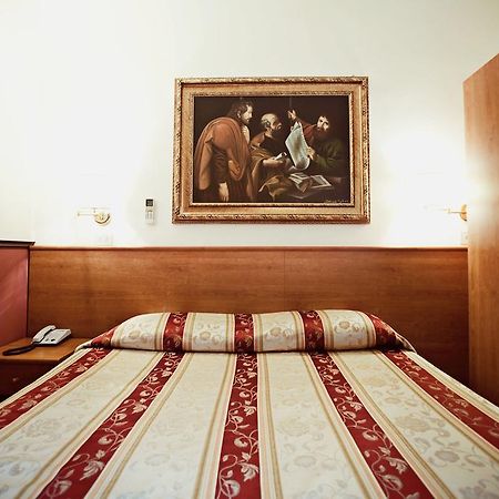 Hotel Saturnia Рим Номер фото