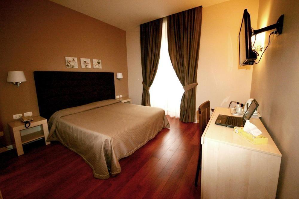Hotel Saturnia Рим Экстерьер фото